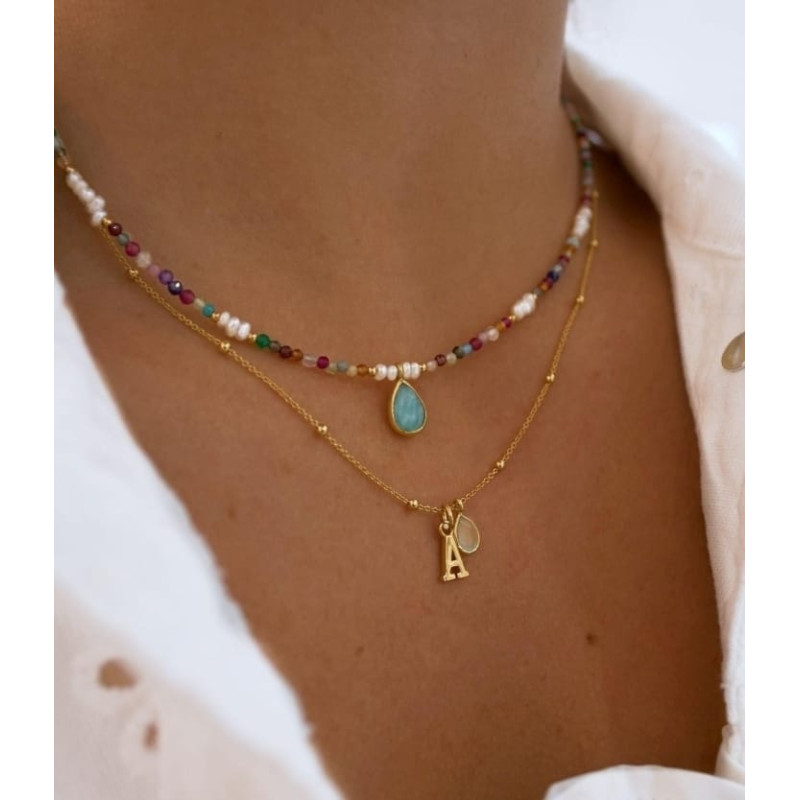 Collar-minerales-con-rubí-en-centro-imagen-modelo-Enigma-plata