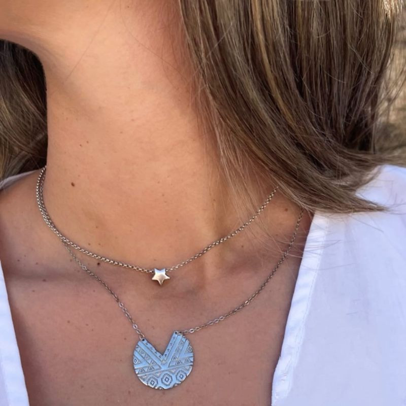Collar-plata-comecocos-imagen-modelo-Enigma-plata Collar-plata-comecocos-imagen-modelo-Enigma-plata