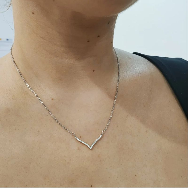 Collar-plata-fino-circonitas-imagen-modelo-Enigma-plata