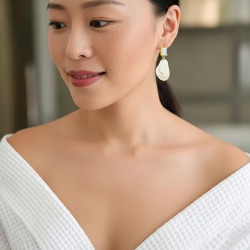 Pendientes-plata-perla-acabado-oro-imagen-modelo-Enigma-plata