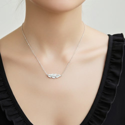 collar-plata-feather-imagen-modelo-enigma-plata