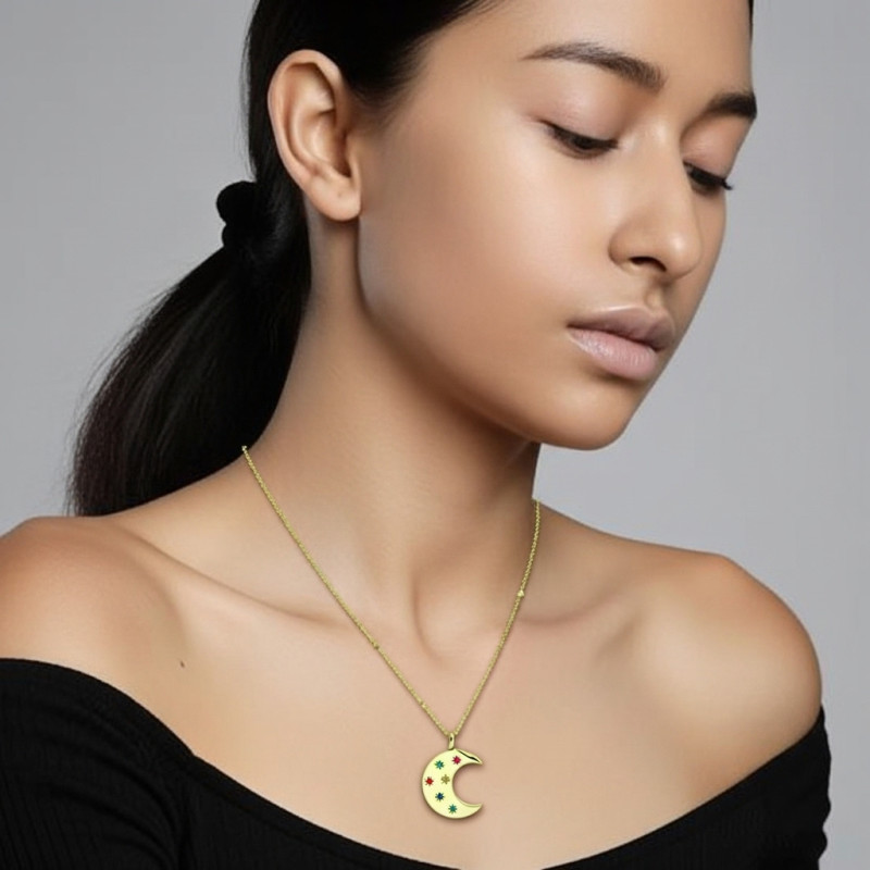 Collar-plata-acabado-oro-media-luna-imagen-modelo-Enigma-plata