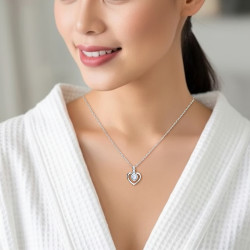 Collar-plata-corazón-hueco-imagen-modelo-Enigma-plata