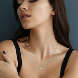 Collar-plata-gota-con-circonitas-imagen-modelo-Enigma-plata