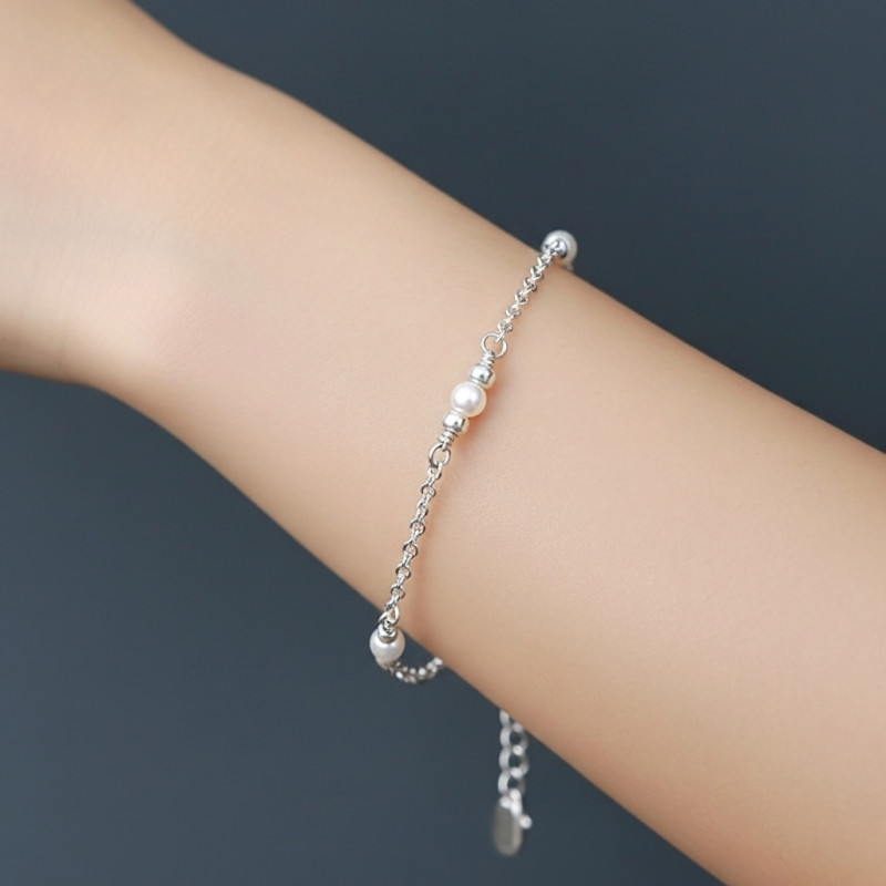 Pulsera-plata-perlas-imagen-modelo-Enigma-plata