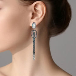 Pendientes-plata-largos-imagen-modelo-Enigma-plata