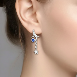 Pendientes-plata-mini-luna-imagen-modelo-Enigma-plata