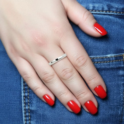 Anillo-plata-corazón-negro-imagen-modelo-Enigma-plata