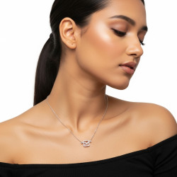 Collar-plata-latido-imagen-modelo-Enigma-plata