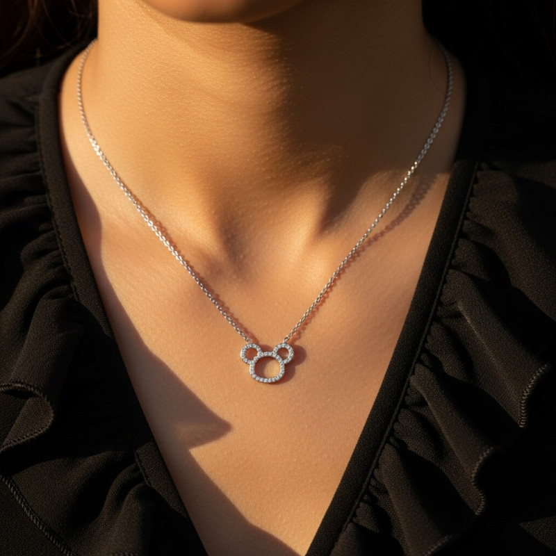 Collar-plata-miki-imagen-modelo-Enigma-plata