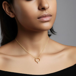 Collar-plata-acabado-oro-imagen-modelo-Enigma-plata