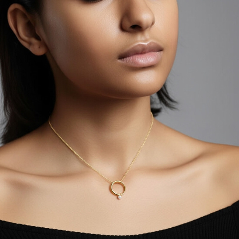 Collar-plata-acabado-oro-imagen-modelo-Enigma-plata