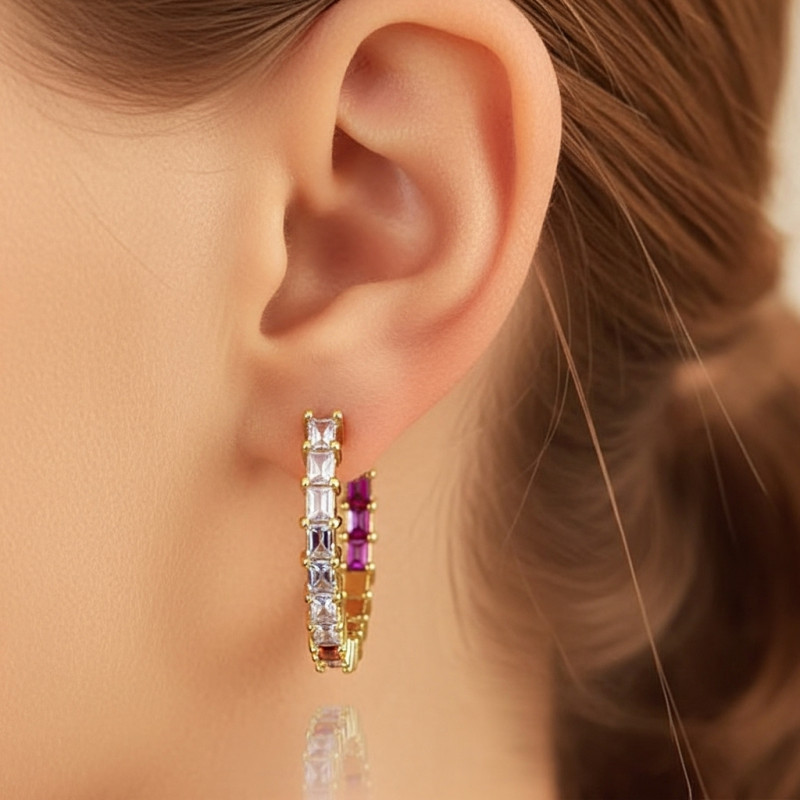 Pendientes-aros-plata-acabado-oro-circonitas-colores-imagen-modelo-Enigma-plata