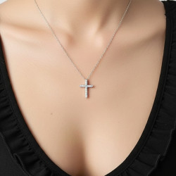 Collar-plata-cruz-latina-con-circonitas-imagen-modelo-Enigma-plata