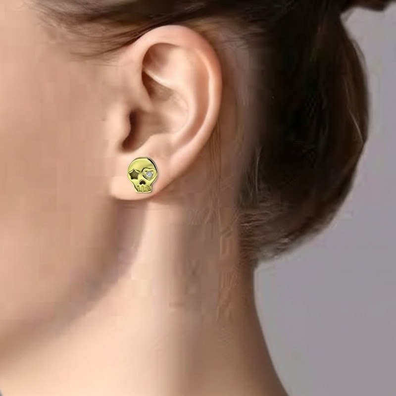 Pendientes-calavera-plata-acabado-oro-imagen-modelo-Enigma-plata