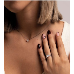 Collar-plata-punto-luz-imagen-modelo-Enigma-plata