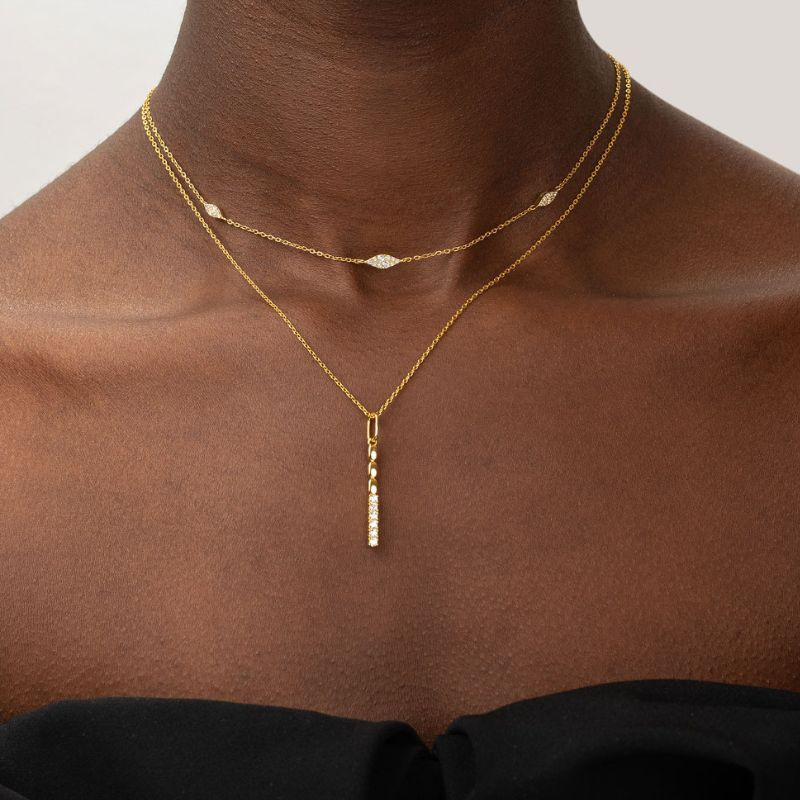 Collar-plata-acabado-oro-imagen-modelo-Enigma-plata