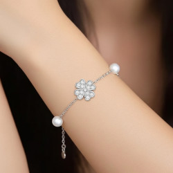 pulsera-plata-desert-trebol-perlas-imagen-modelo-enigma -plata