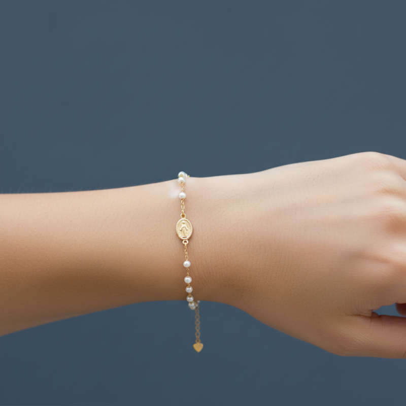 Pulsera-plata-perlas-medalla-milagrosa-acabado-oro-imagen-modelo-Enigma-plata