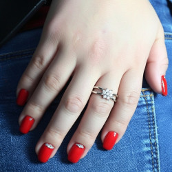 Anillo-plata-flor-circonitas-imagen-modelo-Enigma-plata