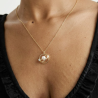 Collar-plata-acabado-oro-imagen-modelo-Enigma-plata