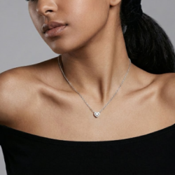 Collar-plata-latido-imagen-modelo-Enigma-plata
