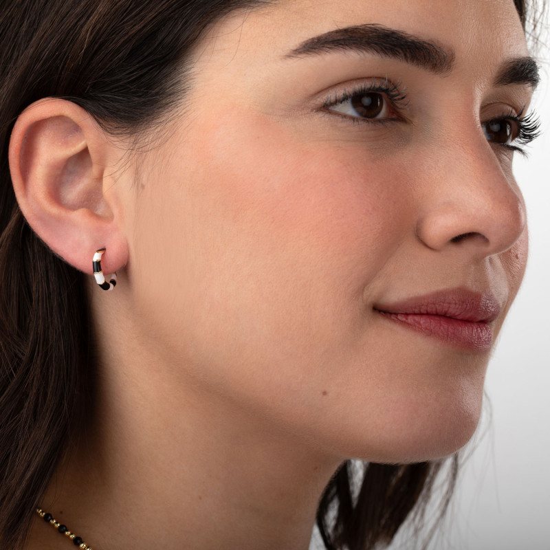 Pendientes-plata-acabado-oro-imagen-modelo-Enigma-plata