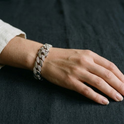 pulsera-plata-eslabones-zirconio-imagen-modelo-enigma-plata