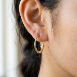 Pendientes-plata-acabado-oro-imagen-modelo-Enigma-plata