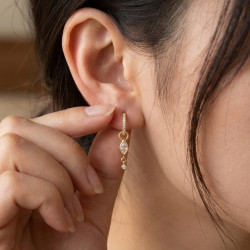 Pendientes-plata-acabado-oro--imagen-modelo-Enigma-plata